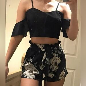 Brand new barley worn it’s a size 6 M